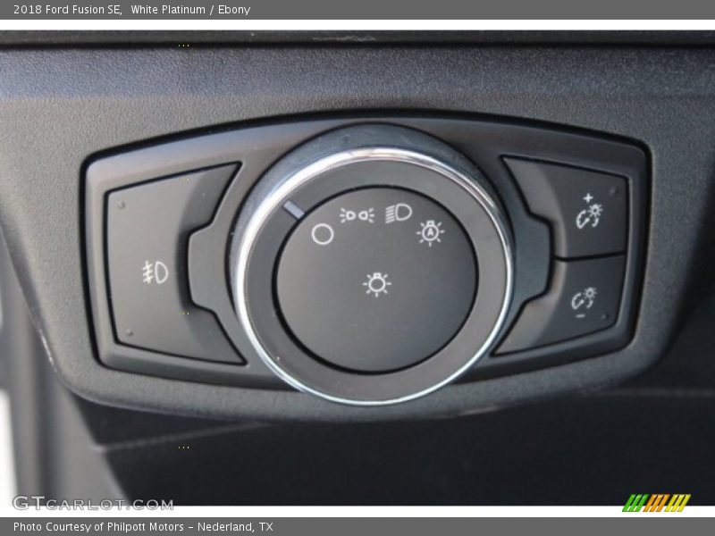 White Platinum / Ebony 2018 Ford Fusion SE