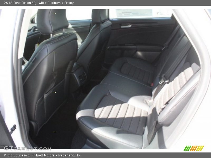 White Platinum / Ebony 2018 Ford Fusion SE