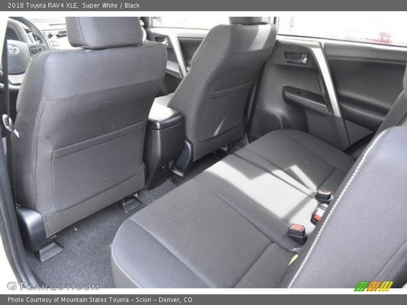 Super White / Black 2018 Toyota RAV4 XLE
