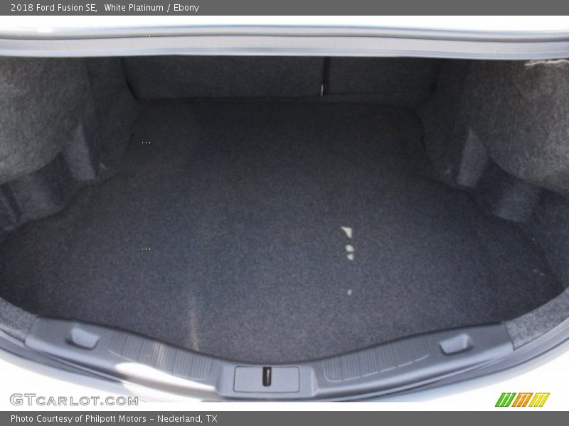 White Platinum / Ebony 2018 Ford Fusion SE