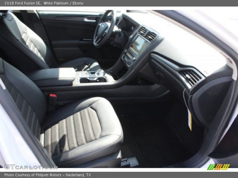 White Platinum / Ebony 2018 Ford Fusion SE