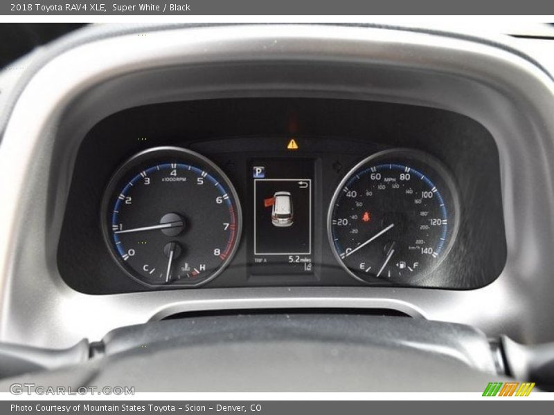 Super White / Black 2018 Toyota RAV4 XLE