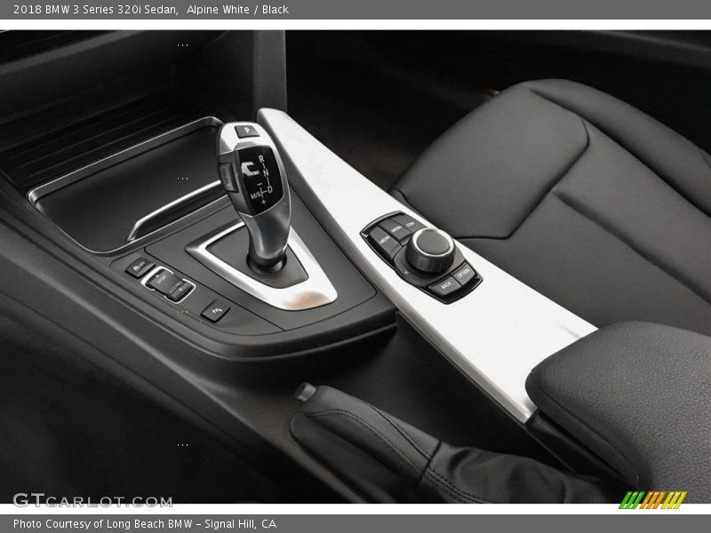 Alpine White / Black 2018 BMW 3 Series 320i Sedan