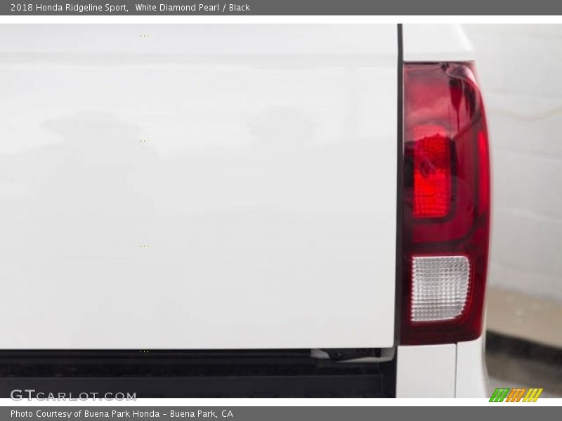 White Diamond Pearl / Black 2018 Honda Ridgeline Sport