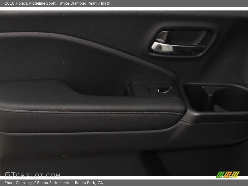 White Diamond Pearl / Black 2018 Honda Ridgeline Sport