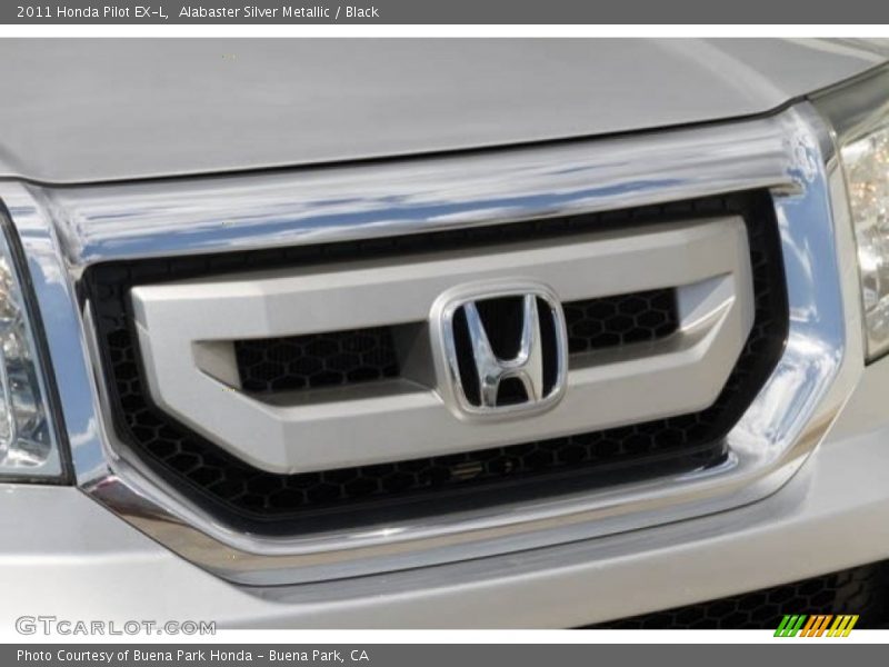 Alabaster Silver Metallic / Black 2011 Honda Pilot EX-L