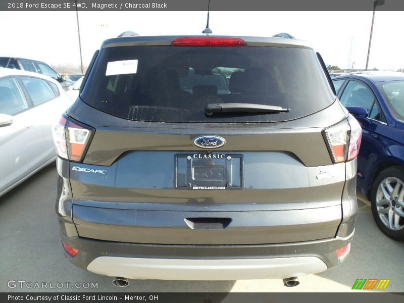 Magnetic / Charcoal Black 2018 Ford Escape SE 4WD