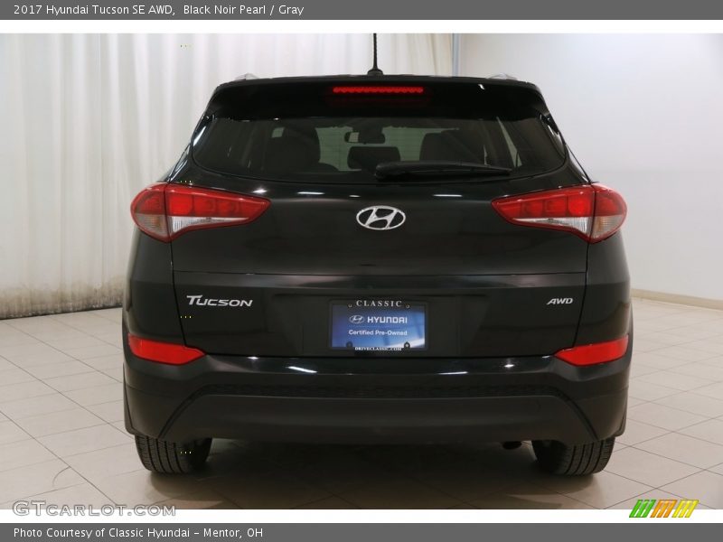 Black Noir Pearl / Gray 2017 Hyundai Tucson SE AWD