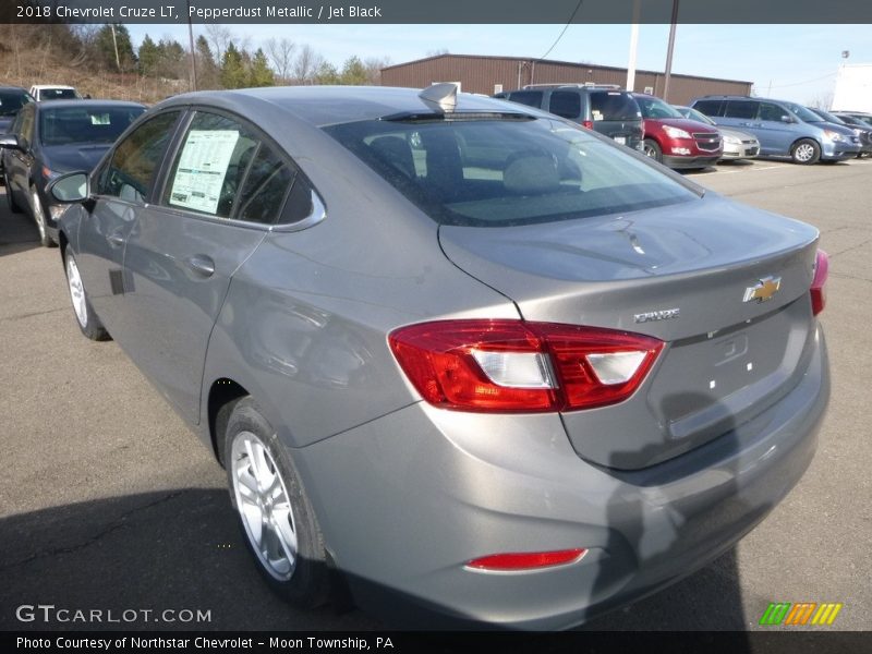 Pepperdust Metallic / Jet Black 2018 Chevrolet Cruze LT