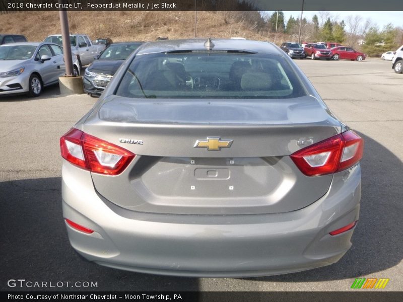 Pepperdust Metallic / Jet Black 2018 Chevrolet Cruze LT