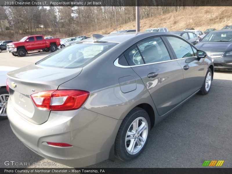 Pepperdust Metallic / Jet Black 2018 Chevrolet Cruze LT