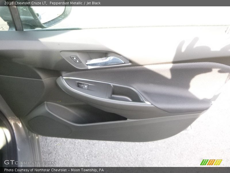 Pepperdust Metallic / Jet Black 2018 Chevrolet Cruze LT