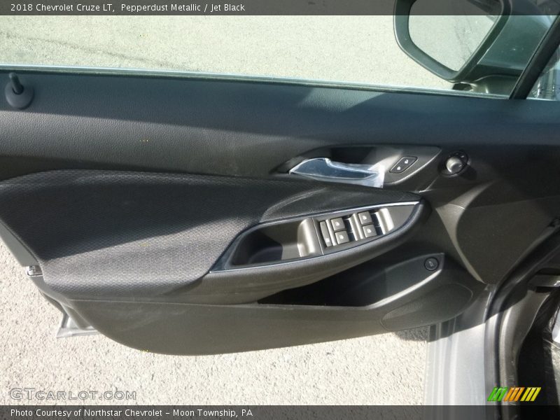 Pepperdust Metallic / Jet Black 2018 Chevrolet Cruze LT