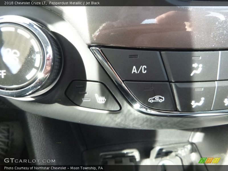 Pepperdust Metallic / Jet Black 2018 Chevrolet Cruze LT