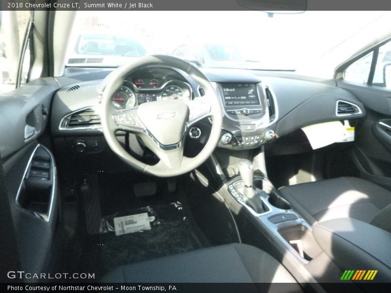 Summit White / Jet Black 2018 Chevrolet Cruze LT