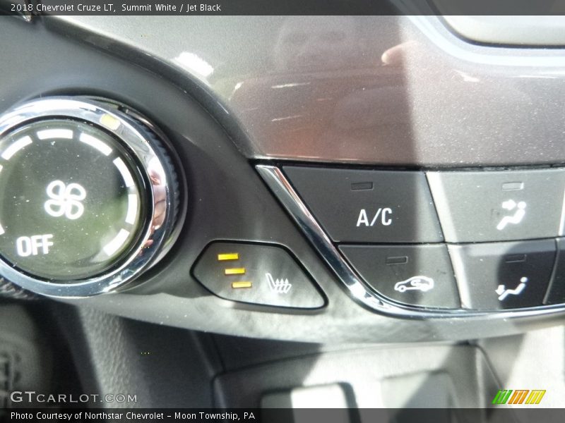 Summit White / Jet Black 2018 Chevrolet Cruze LT