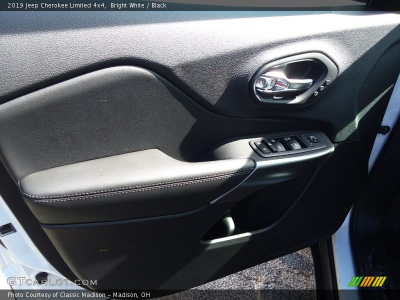 Bright White / Black 2019 Jeep Cherokee Limited 4x4