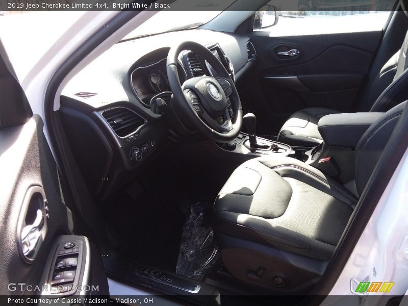 Bright White / Black 2019 Jeep Cherokee Limited 4x4