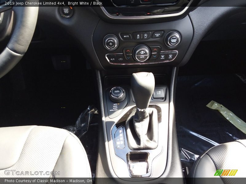 Bright White / Black 2019 Jeep Cherokee Limited 4x4