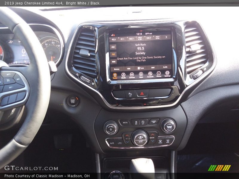 Bright White / Black 2019 Jeep Cherokee Limited 4x4