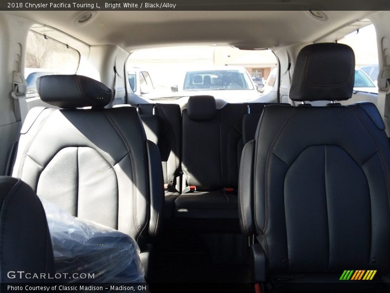 Bright White / Black/Alloy 2018 Chrysler Pacifica Touring L
