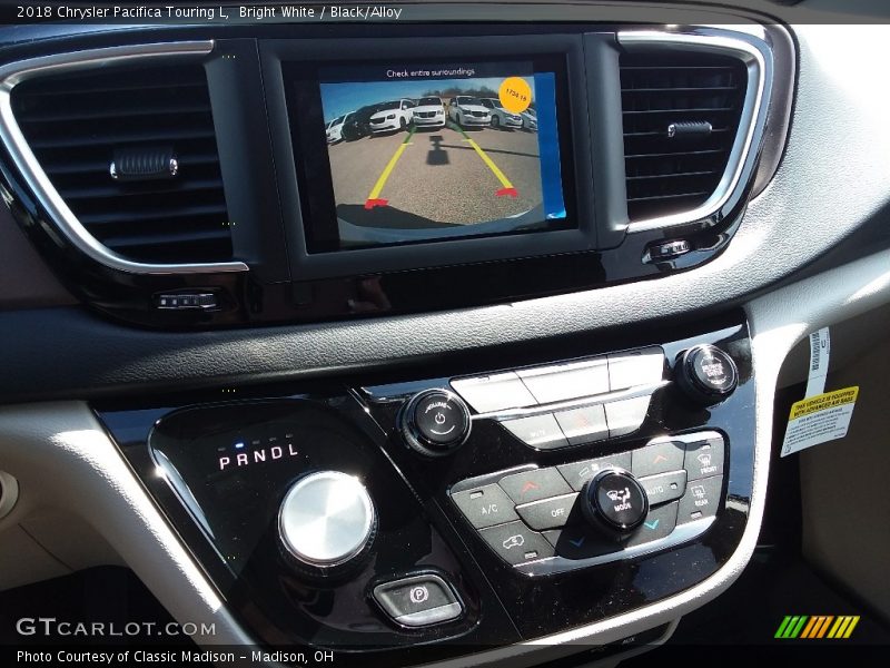 Bright White / Black/Alloy 2018 Chrysler Pacifica Touring L