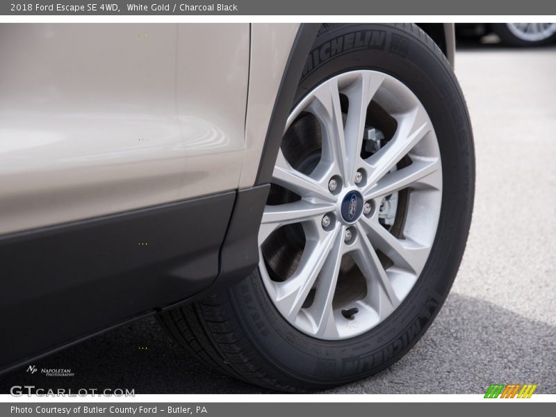 White Gold / Charcoal Black 2018 Ford Escape SE 4WD