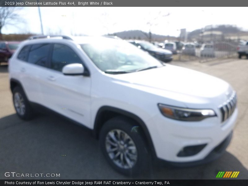 Bright White / Black 2019 Jeep Cherokee Latitude Plus 4x4