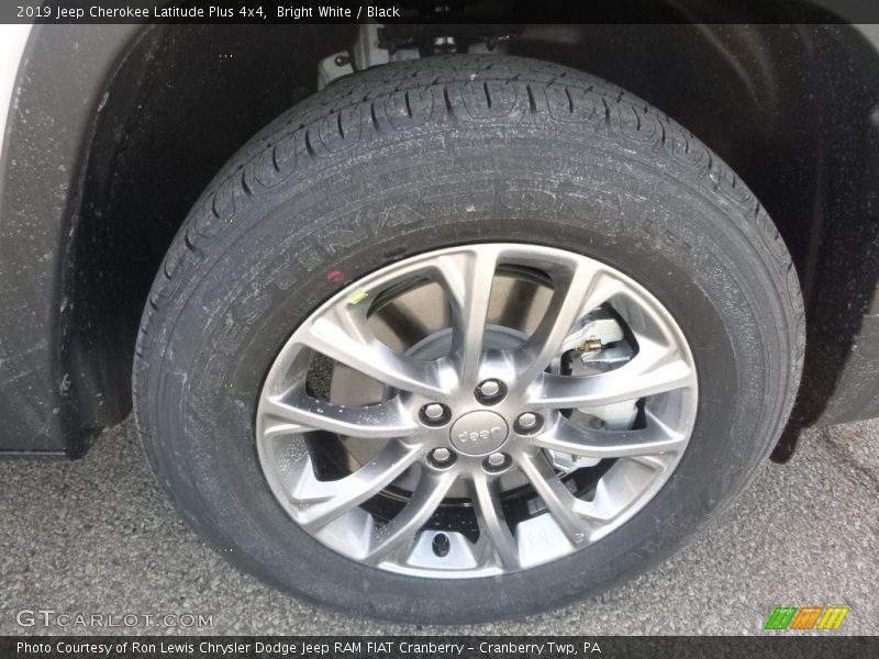Bright White / Black 2019 Jeep Cherokee Latitude Plus 4x4