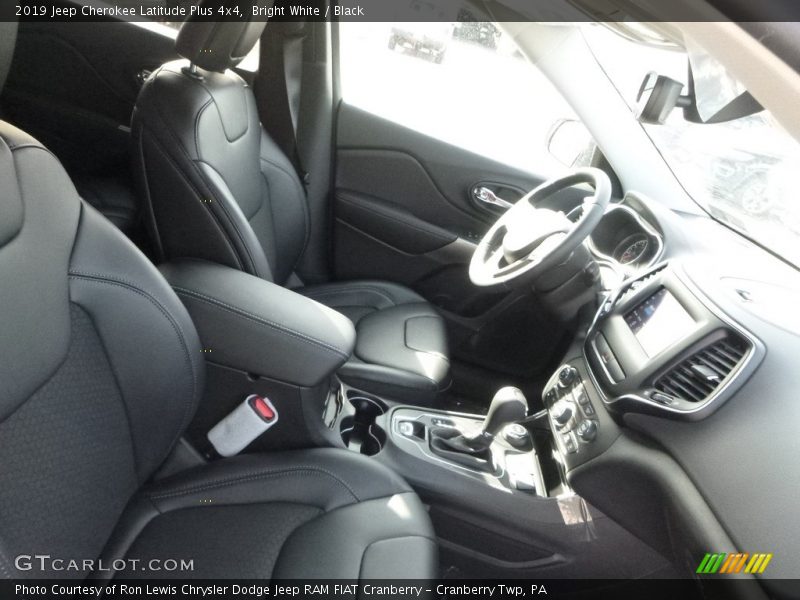 Bright White / Black 2019 Jeep Cherokee Latitude Plus 4x4