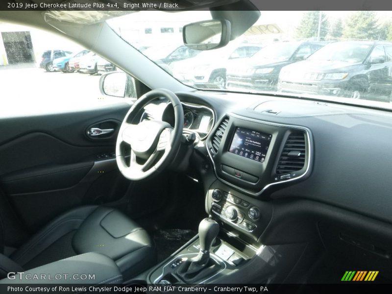 Bright White / Black 2019 Jeep Cherokee Latitude Plus 4x4