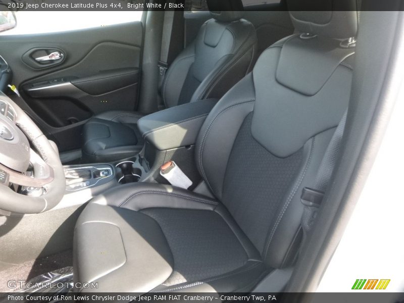 Bright White / Black 2019 Jeep Cherokee Latitude Plus 4x4