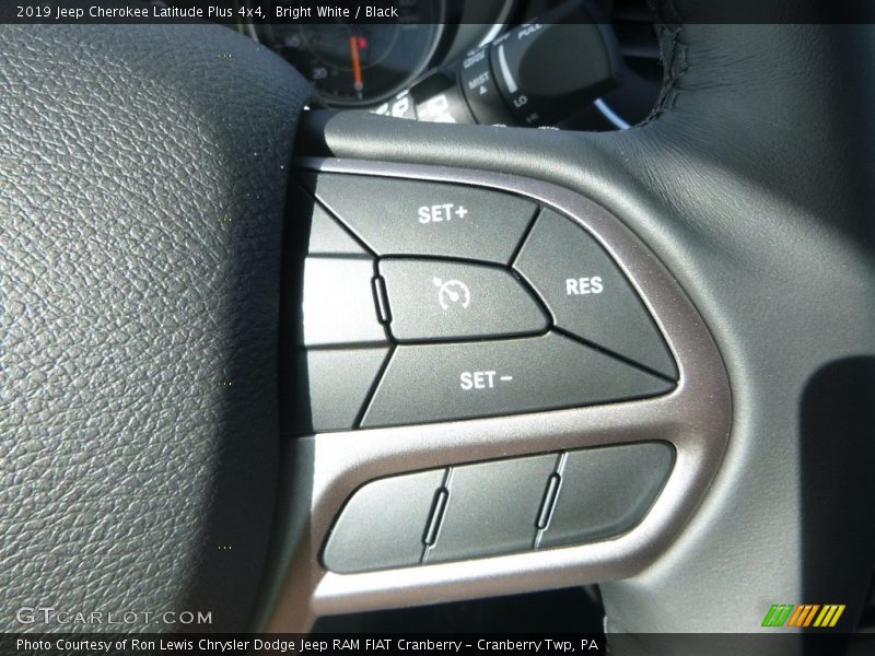 Bright White / Black 2019 Jeep Cherokee Latitude Plus 4x4