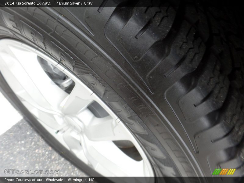 Titanium Silver / Gray 2014 Kia Sorento LX AWD