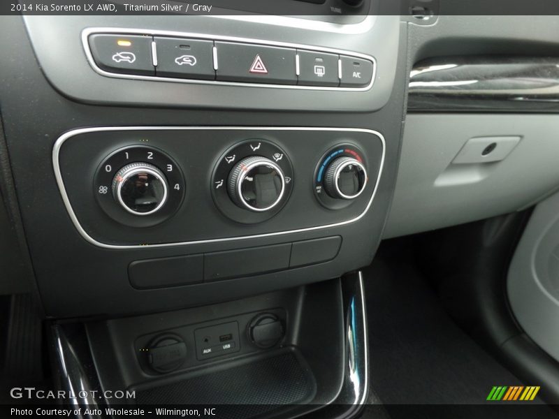 Titanium Silver / Gray 2014 Kia Sorento LX AWD