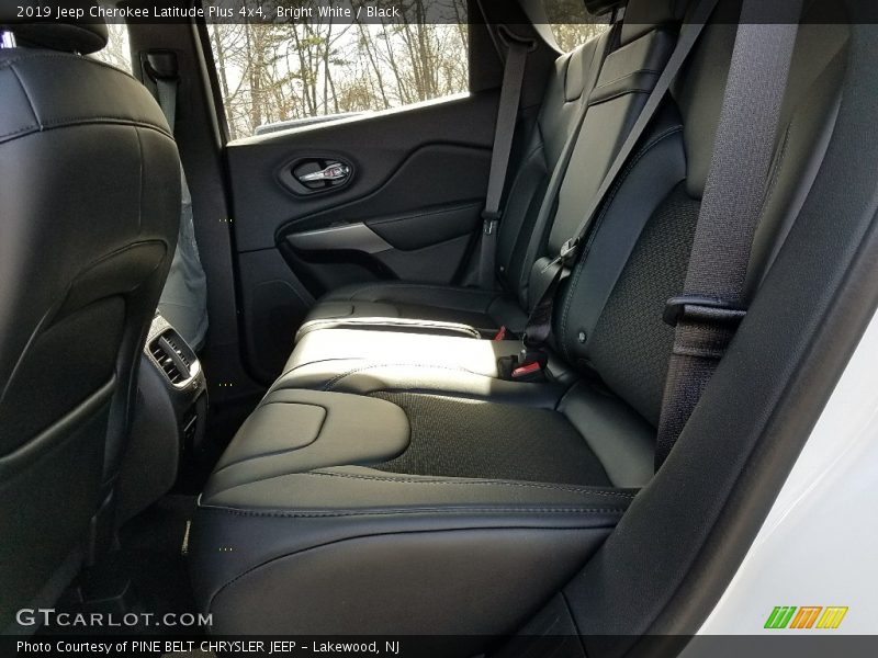 Bright White / Black 2019 Jeep Cherokee Latitude Plus 4x4
