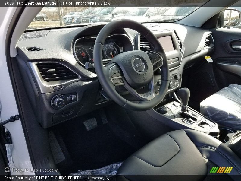 Bright White / Black 2019 Jeep Cherokee Latitude Plus 4x4