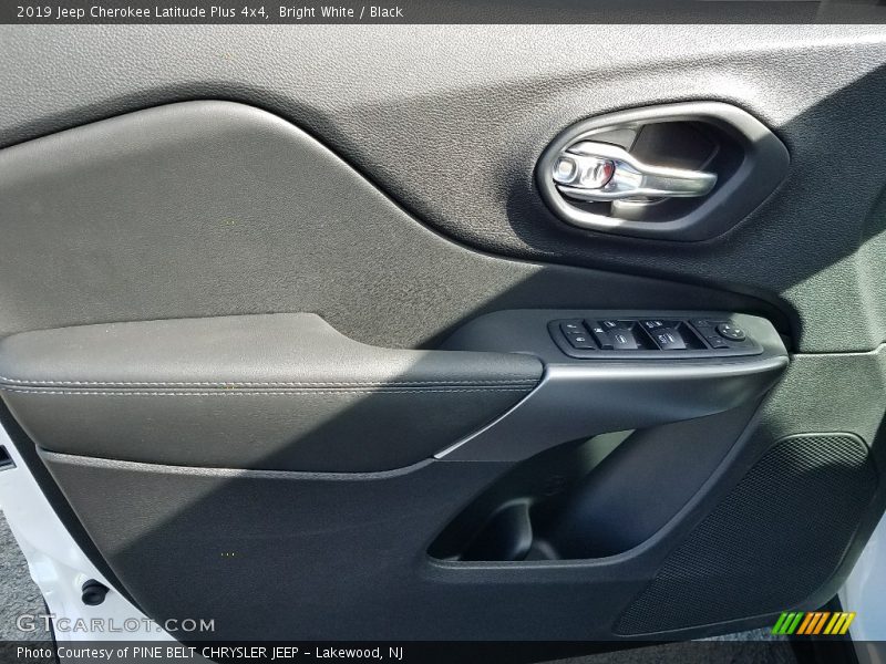 Bright White / Black 2019 Jeep Cherokee Latitude Plus 4x4