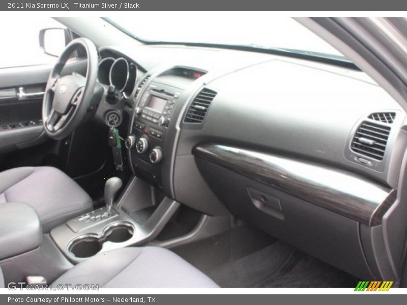 Titanium Silver / Black 2011 Kia Sorento LX