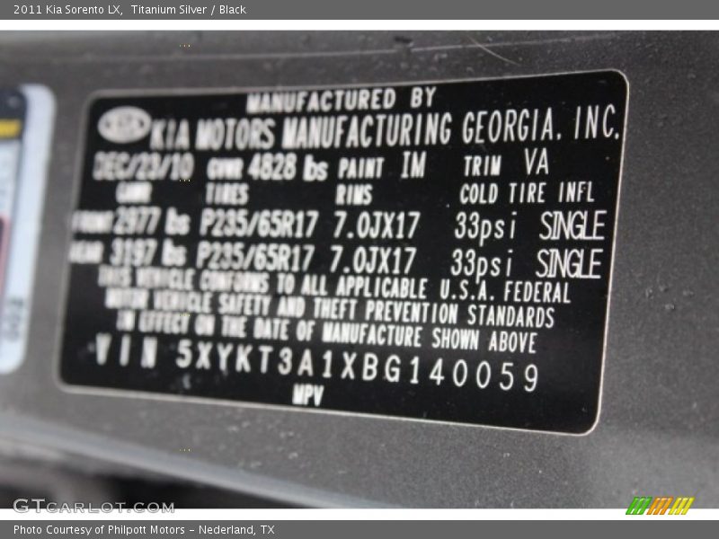 Titanium Silver / Black 2011 Kia Sorento LX
