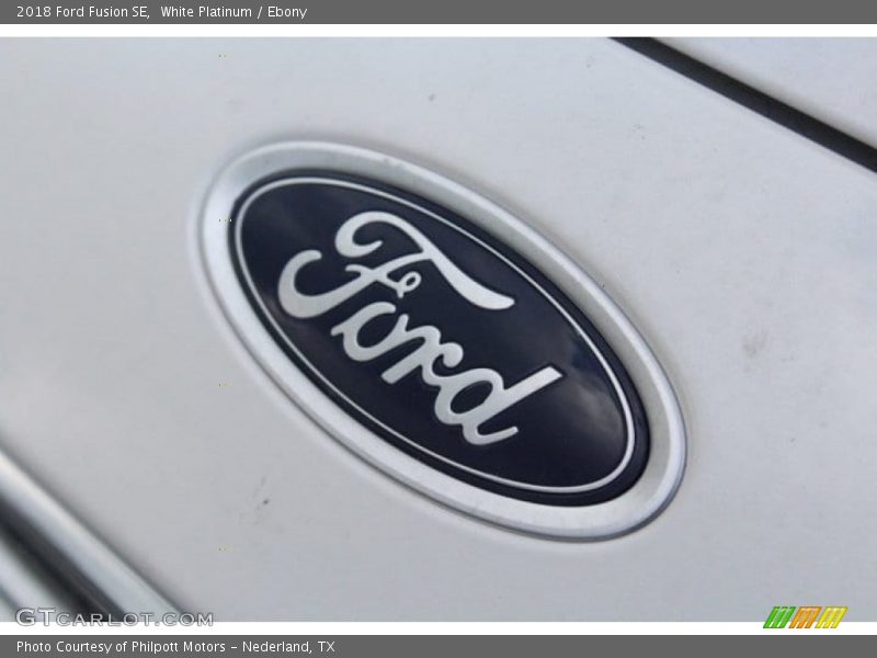 White Platinum / Ebony 2018 Ford Fusion SE
