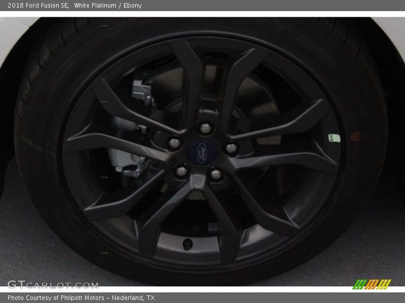 White Platinum / Ebony 2018 Ford Fusion SE