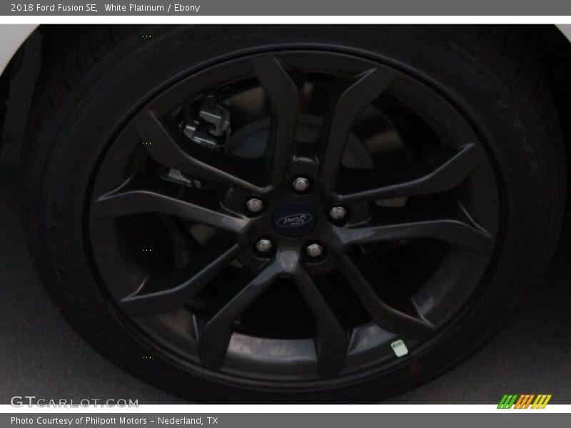 White Platinum / Ebony 2018 Ford Fusion SE