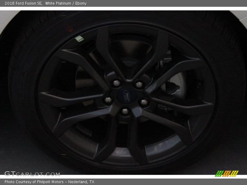 White Platinum / Ebony 2018 Ford Fusion SE