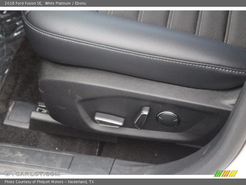 White Platinum / Ebony 2018 Ford Fusion SE