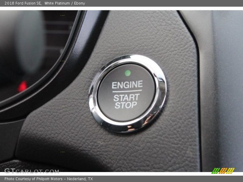 White Platinum / Ebony 2018 Ford Fusion SE