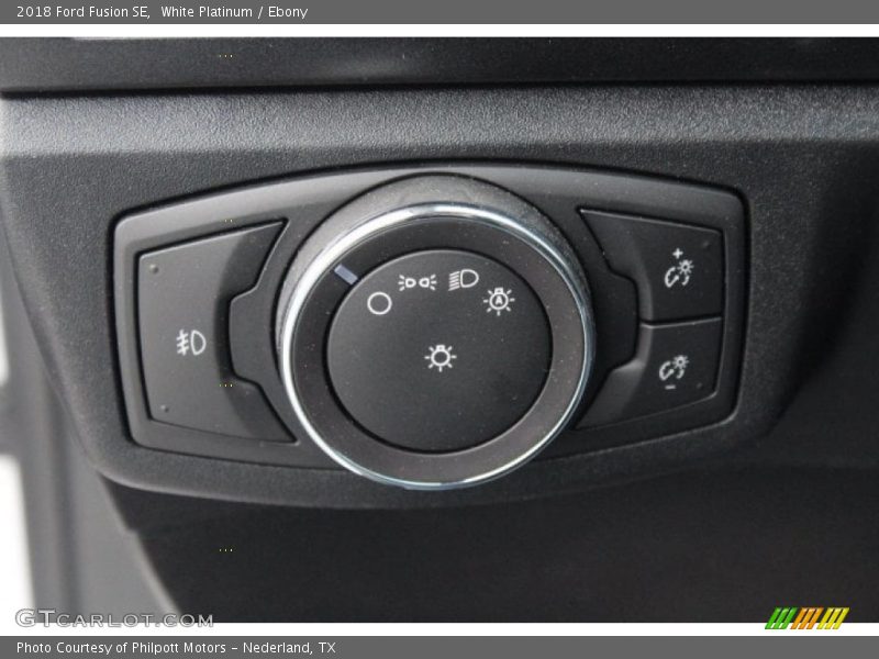 White Platinum / Ebony 2018 Ford Fusion SE