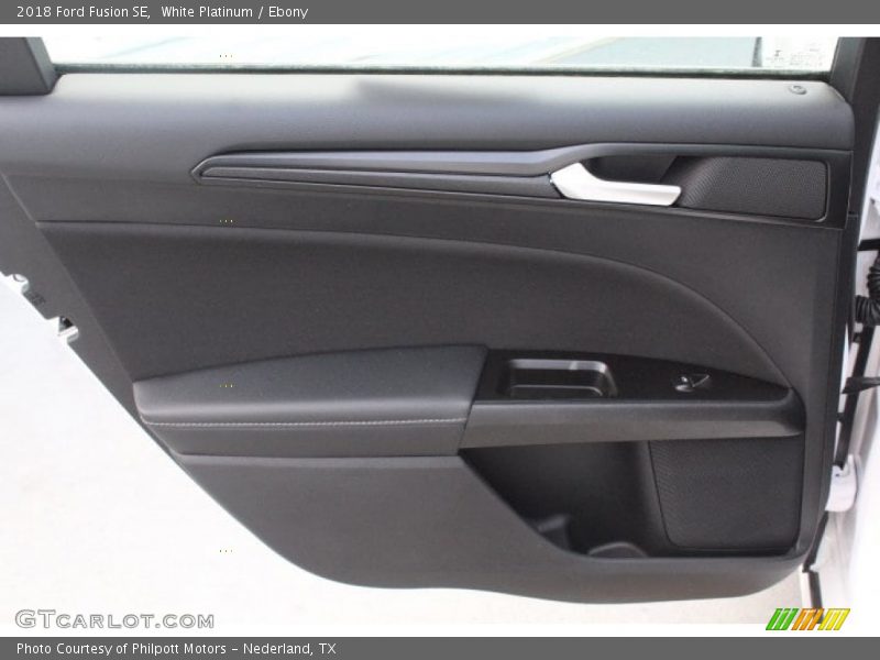 White Platinum / Ebony 2018 Ford Fusion SE