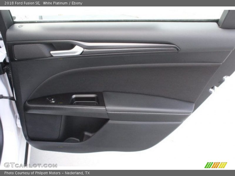 White Platinum / Ebony 2018 Ford Fusion SE
