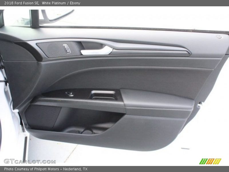 White Platinum / Ebony 2018 Ford Fusion SE